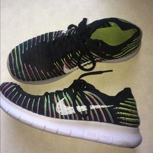 Woman’s Nike freerun flyknit